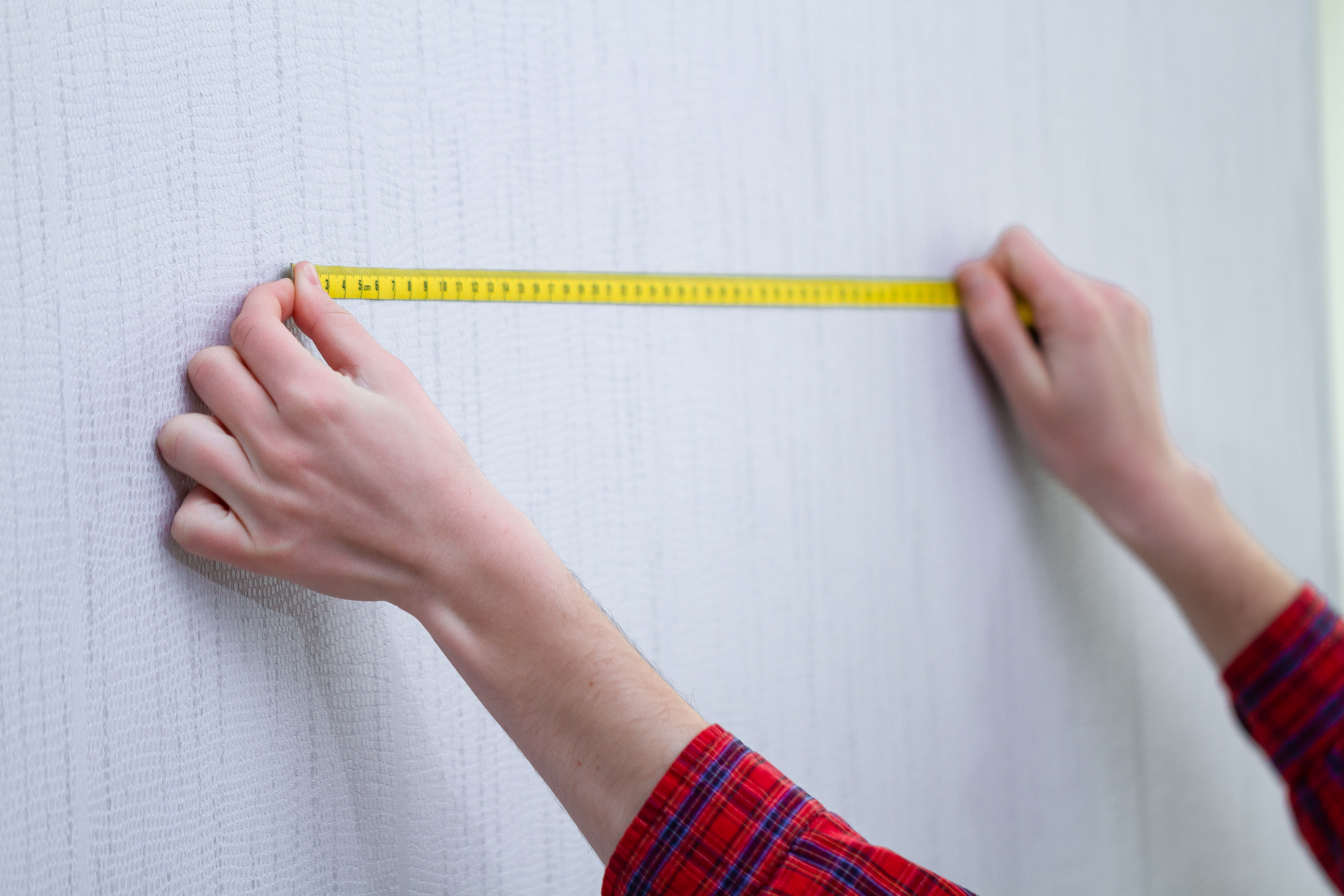 Avoid errors: measure the space and size of the door before buying the sofa.