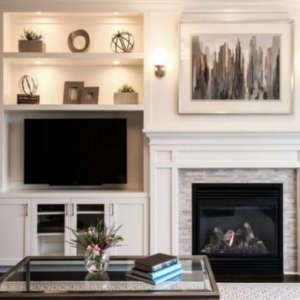 The integration of the fireplace in the furnishing of the apartment